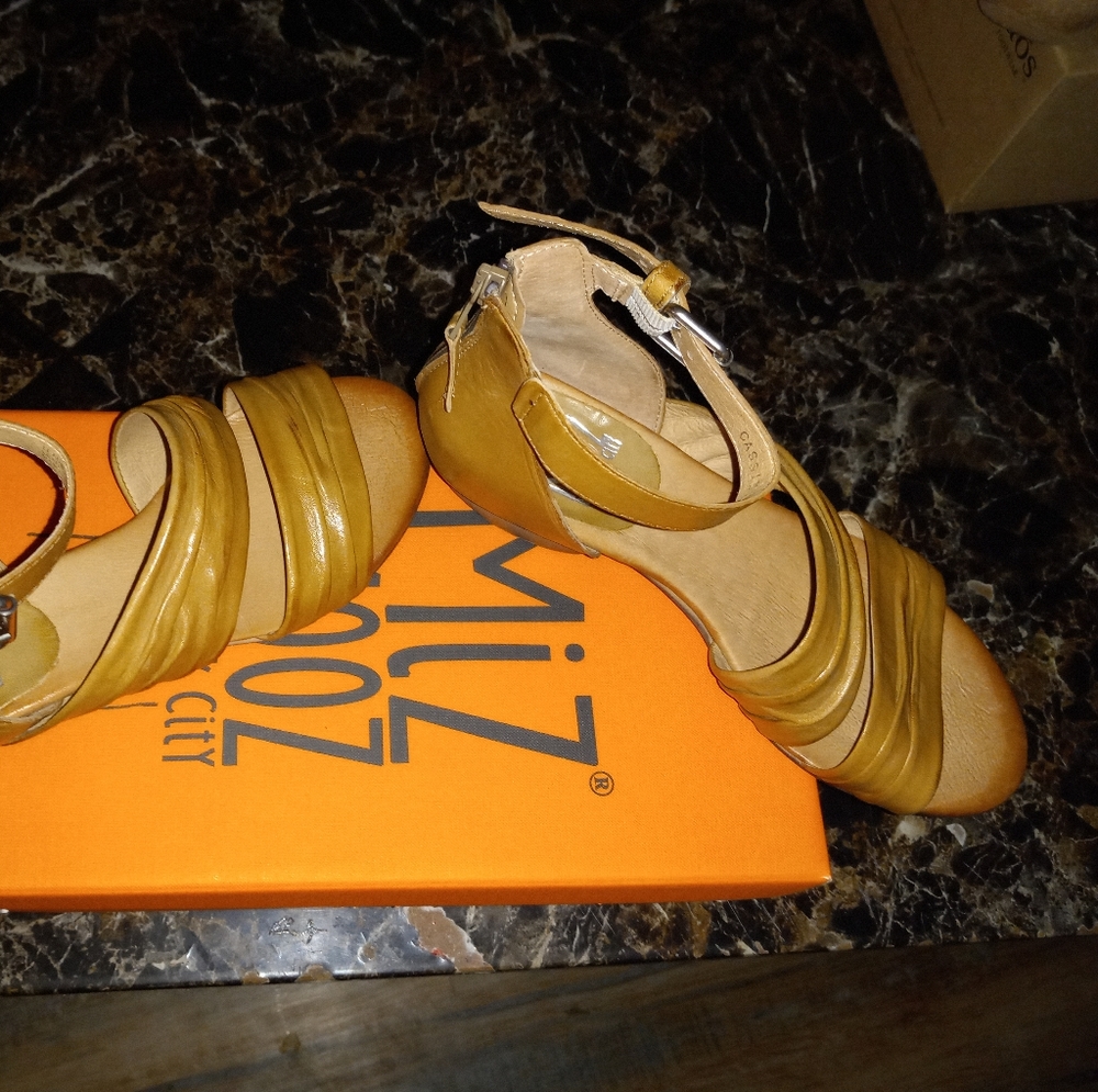Miz mooz sandles